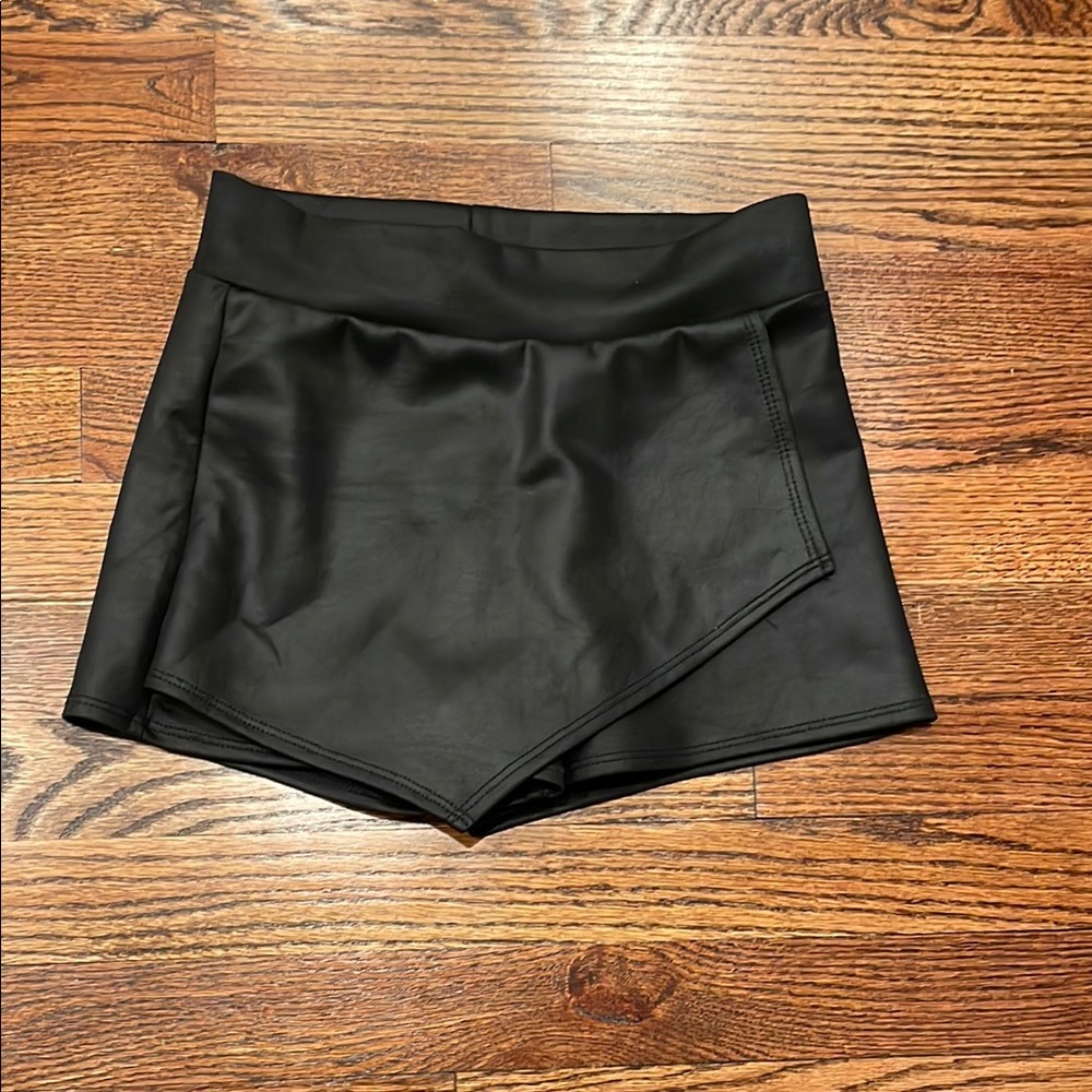 🩷Cheryl Kids Creations sold out everywhere kids size Medium